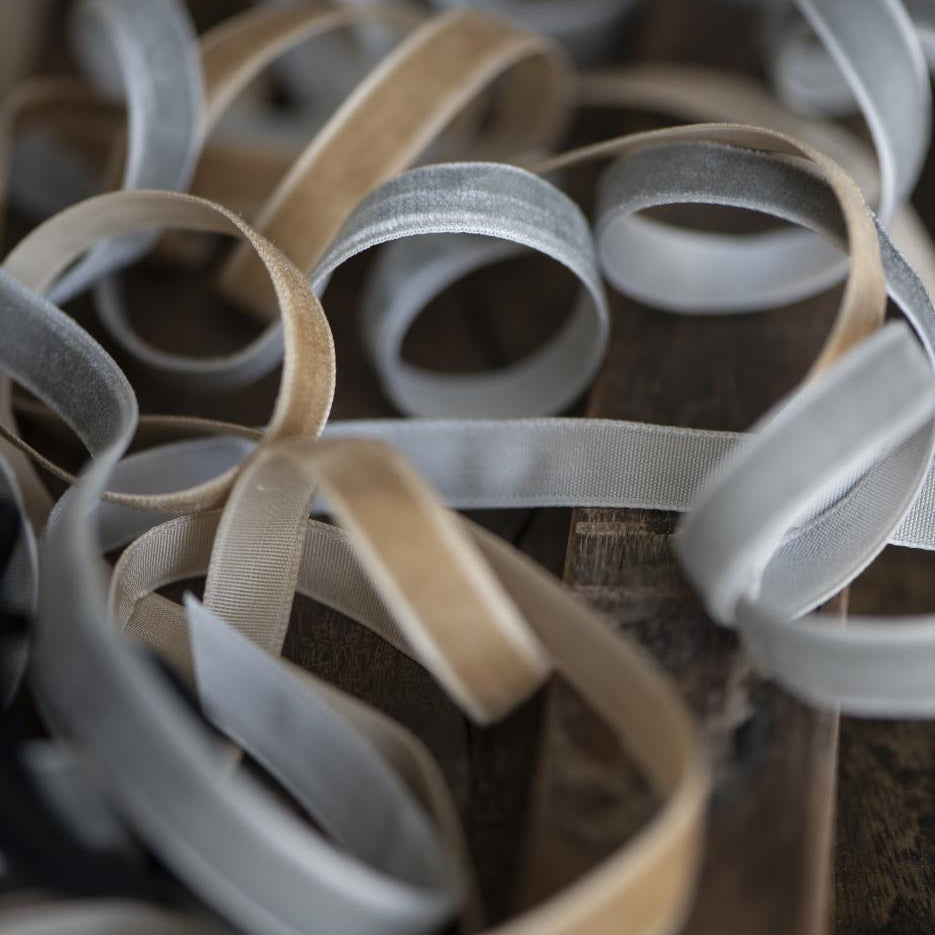 Orange/brun velour gavebånd fra Ib Laursen - perfekt til gaveindpakning