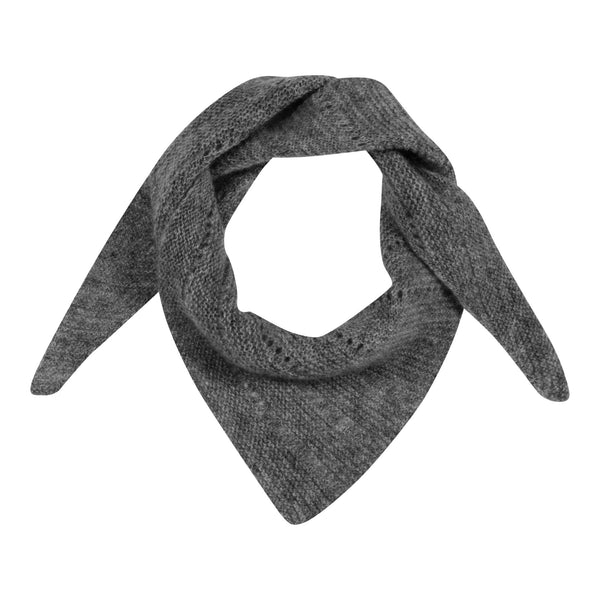 Dette lille tørklæde med hulmønster bliver med sikkerhed dit foretrukne tørklæde på de kolde dage. Dette er i farven 'night mist', som er en mørkegrå farve