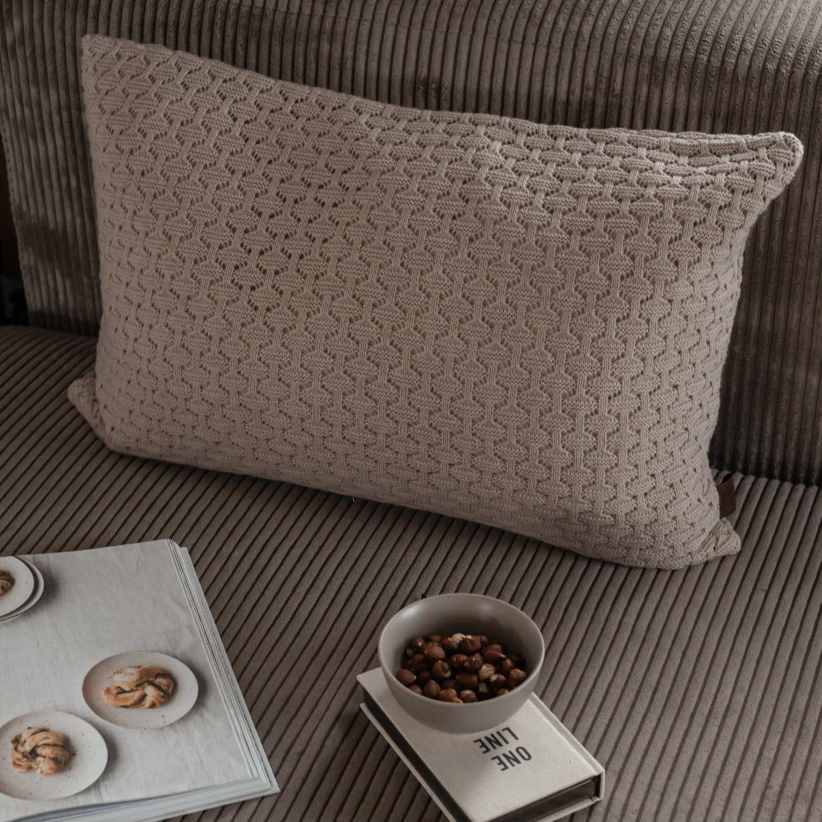 Strikket pude fra By LOHN