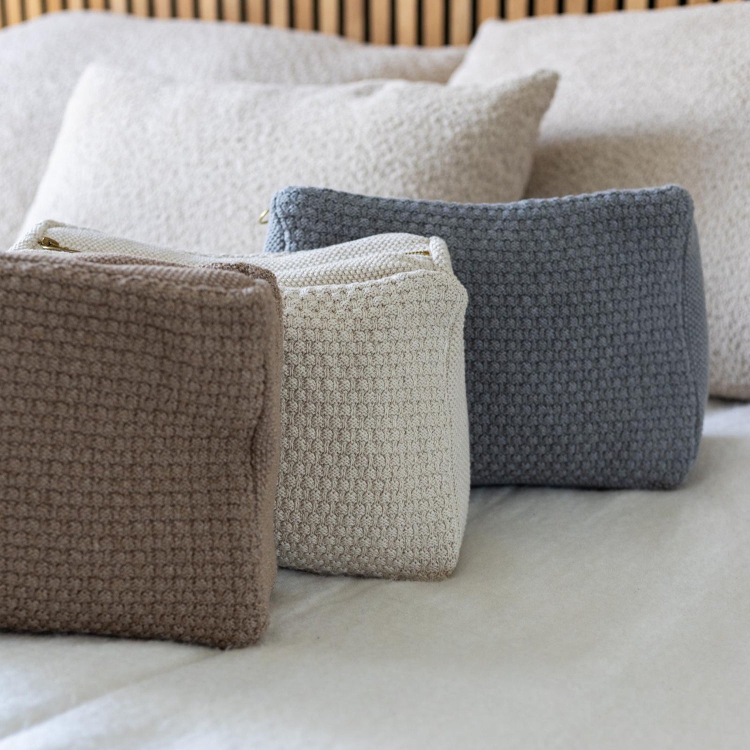 Strikket toilettaske fra By LOHN