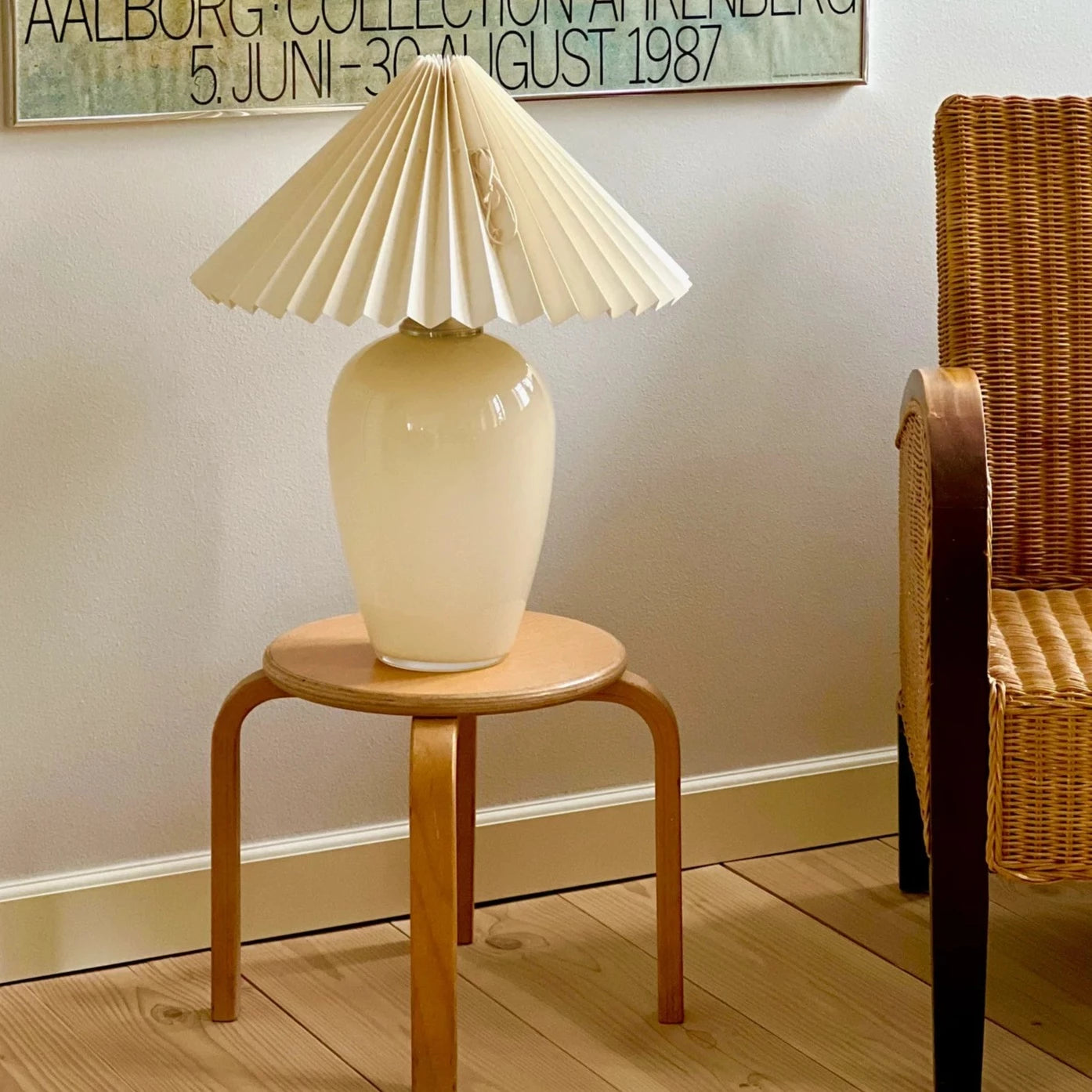 Rund bordlampe fra Pink Rose i beige