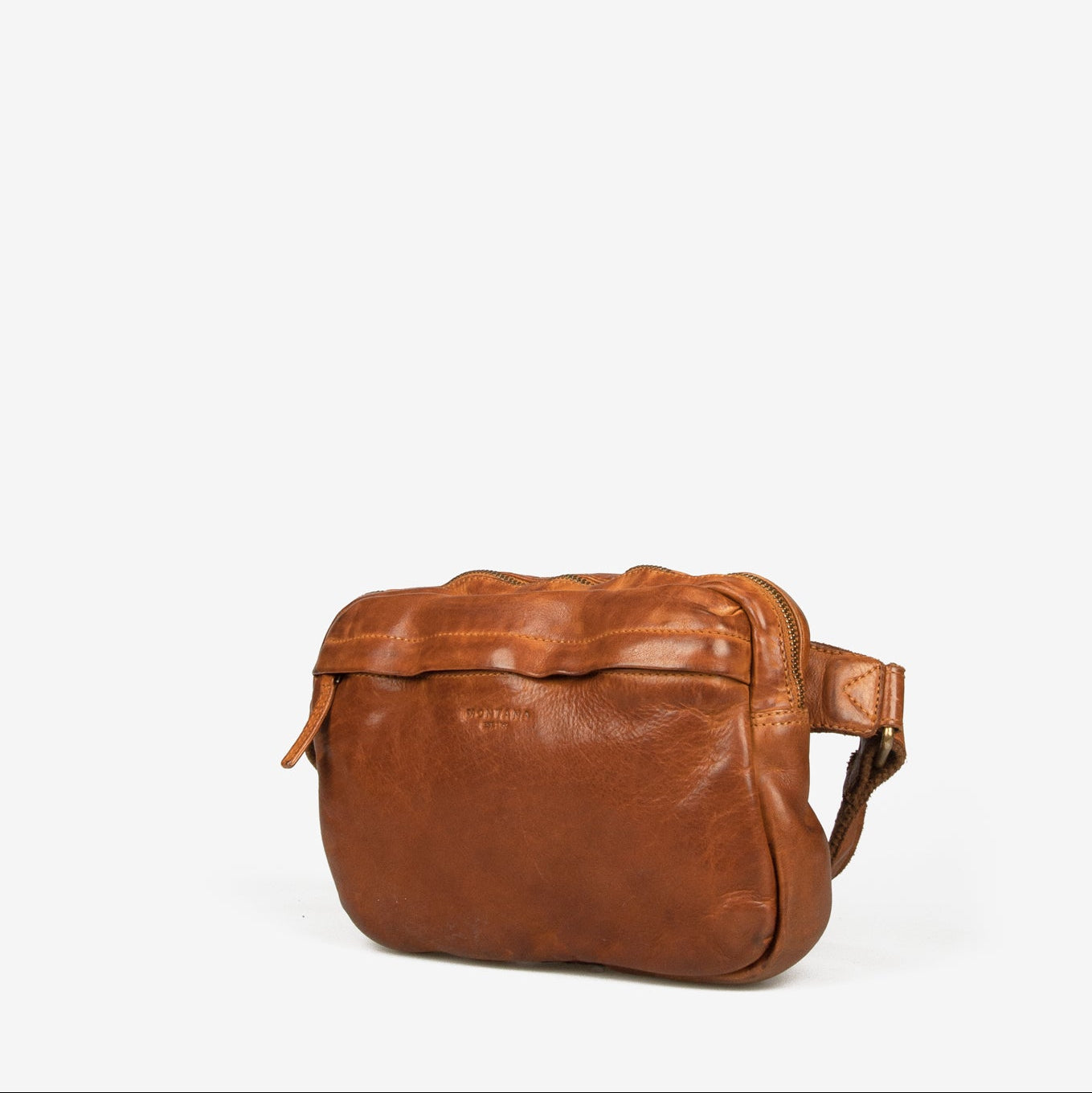 Akron tasken fra MONTANT EST. 1957 er en lækker crossbody taske i en fin lysebrun læder