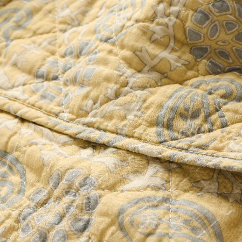 Gul vattæppe i quilt fra Ib Laursen med mønster