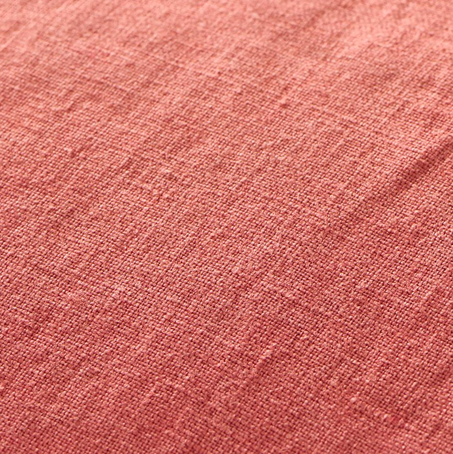 Closeup af melon hør pude fra Ib Laursen