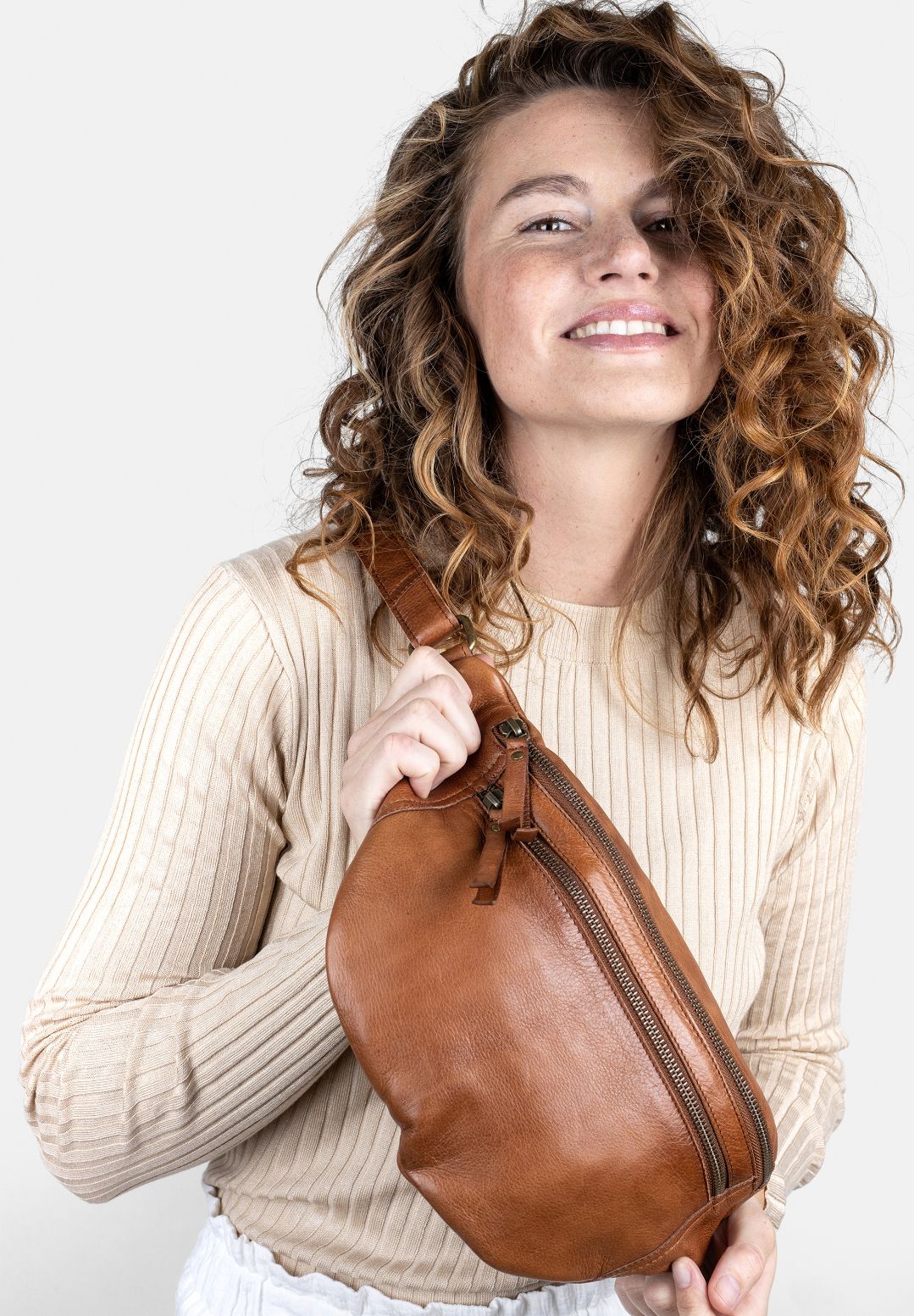 Faust bumbag, i mørkebrun læder, fra ReDesigned