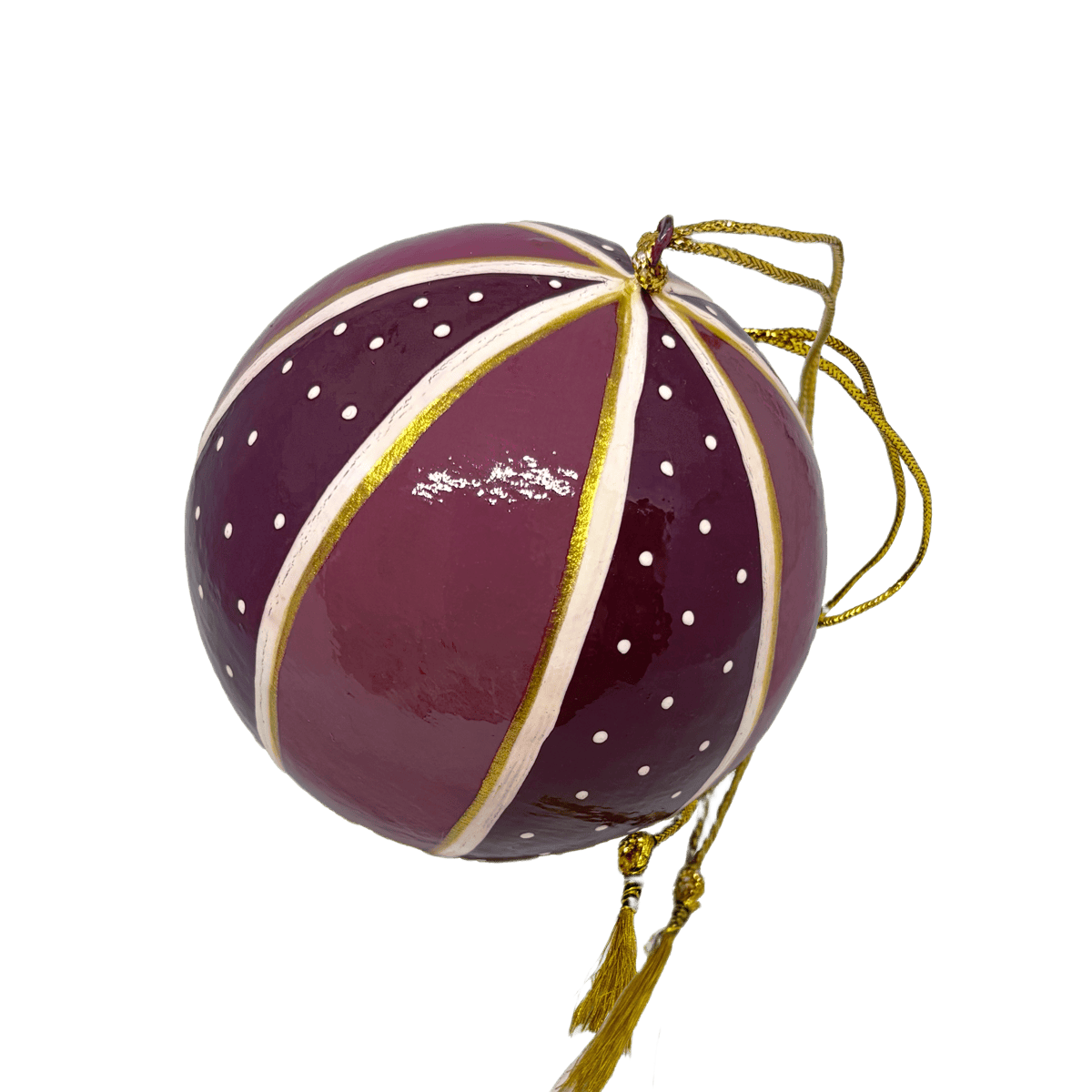 En julekugle fra Balsalens eget mærke. Denne er malet i hånden med striber og prikker og er i lilla farver. Dette er den lille variant.