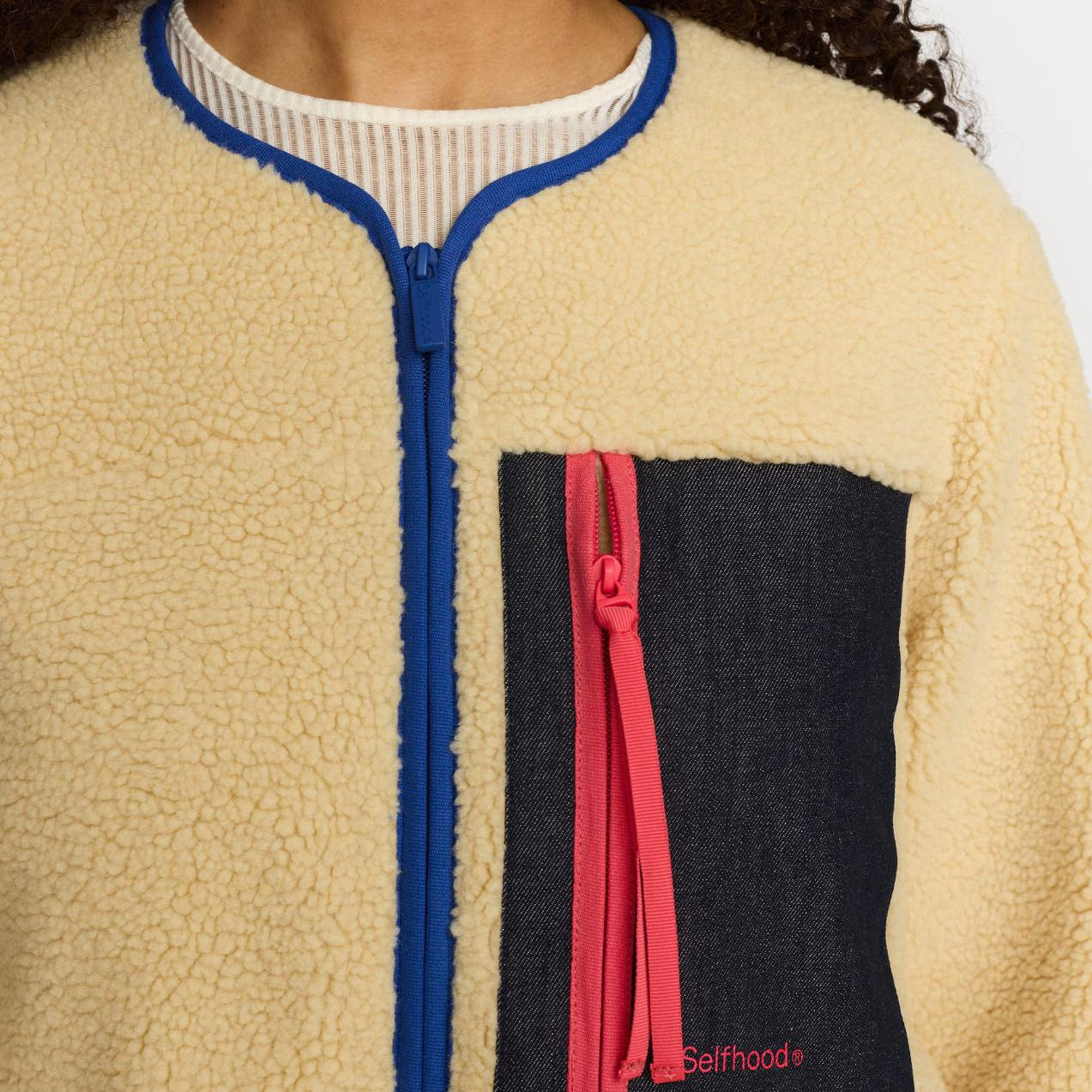 Offwhite cozy teddyjakke i polyester med funktionelle lommer