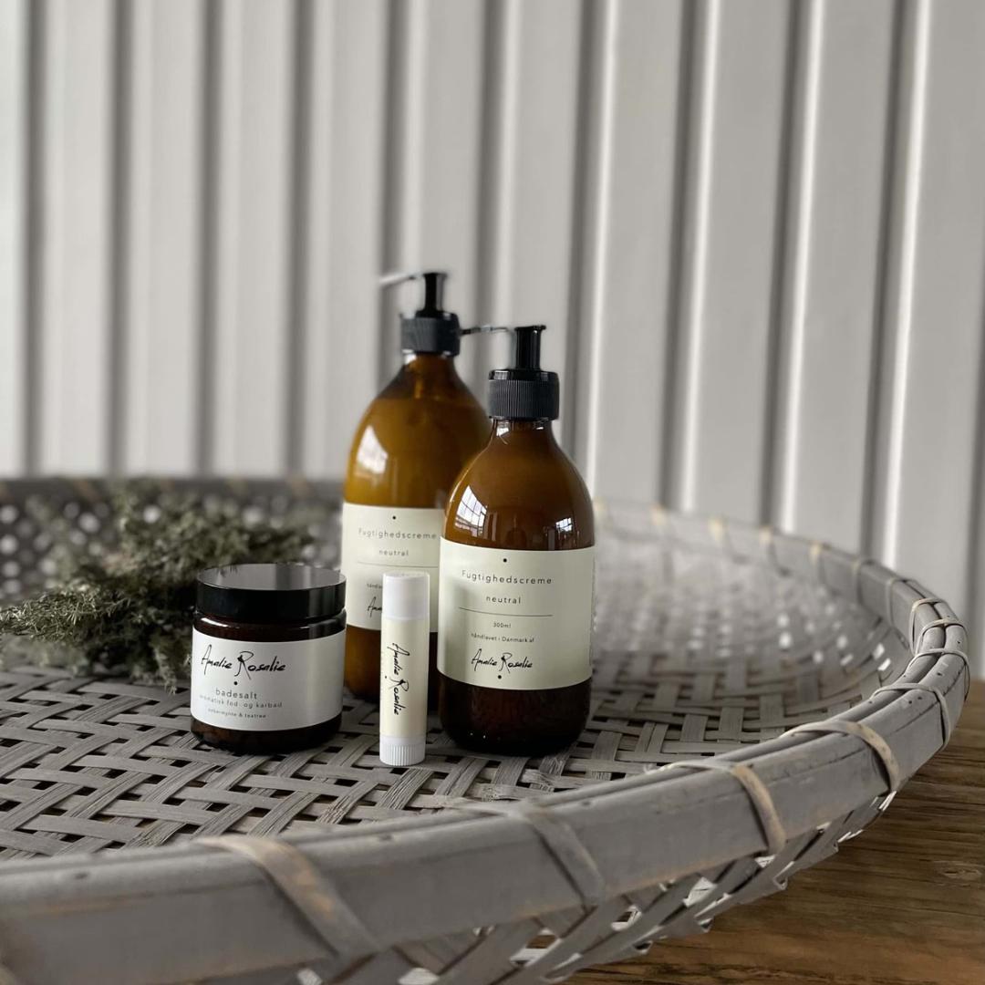 Neutral læbepomade fra danske Amalie Rosalie