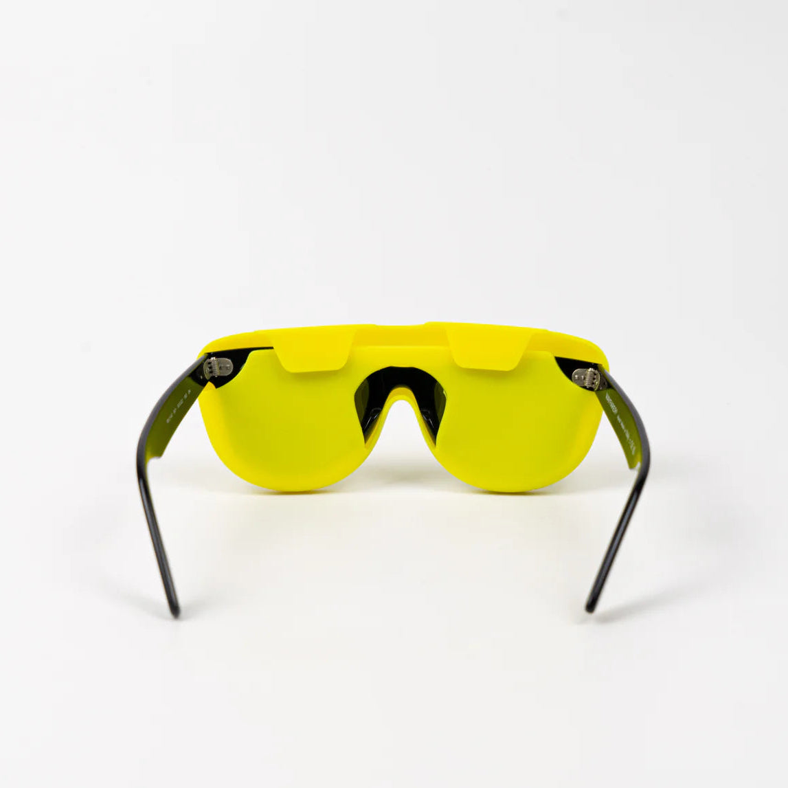 Gult silikone brilleetui fra Lups The Case med let og fleksibel form