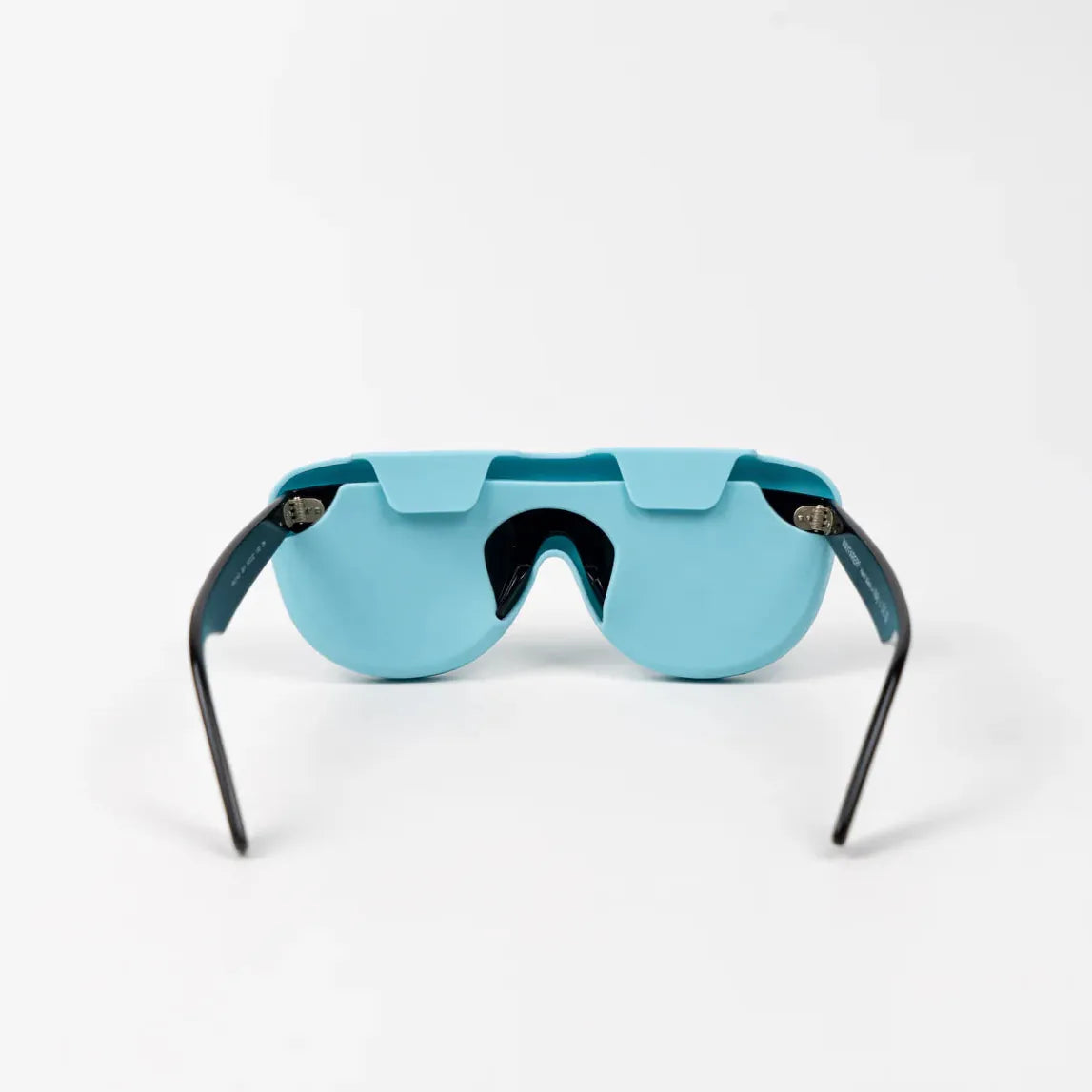 Lyseblåt silikone brilleetui fra Lups The Case i kompakt design