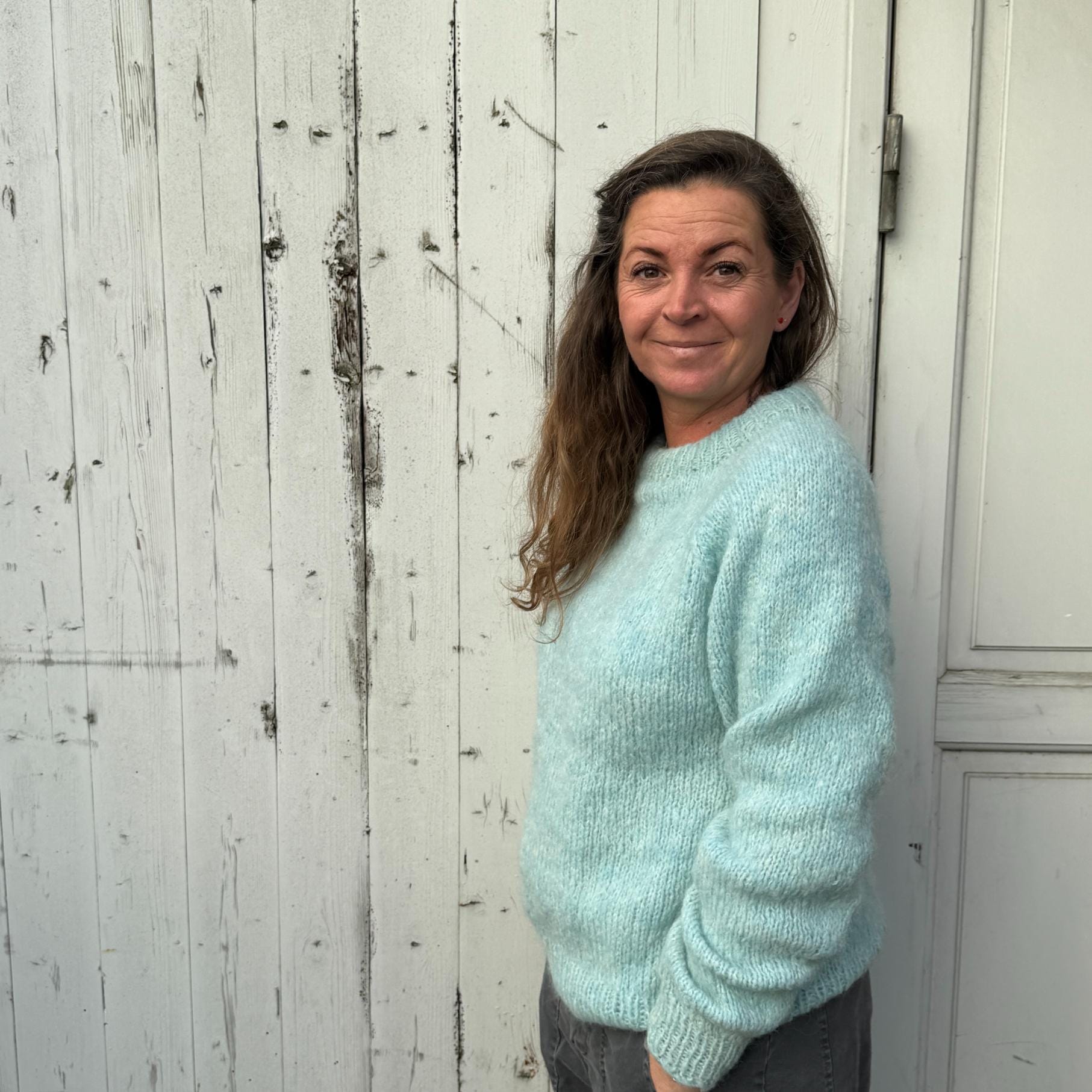 Ida sweater fra Coffee Beanies i farven Agua - som er en tyrkis/lyseblå ligende farve