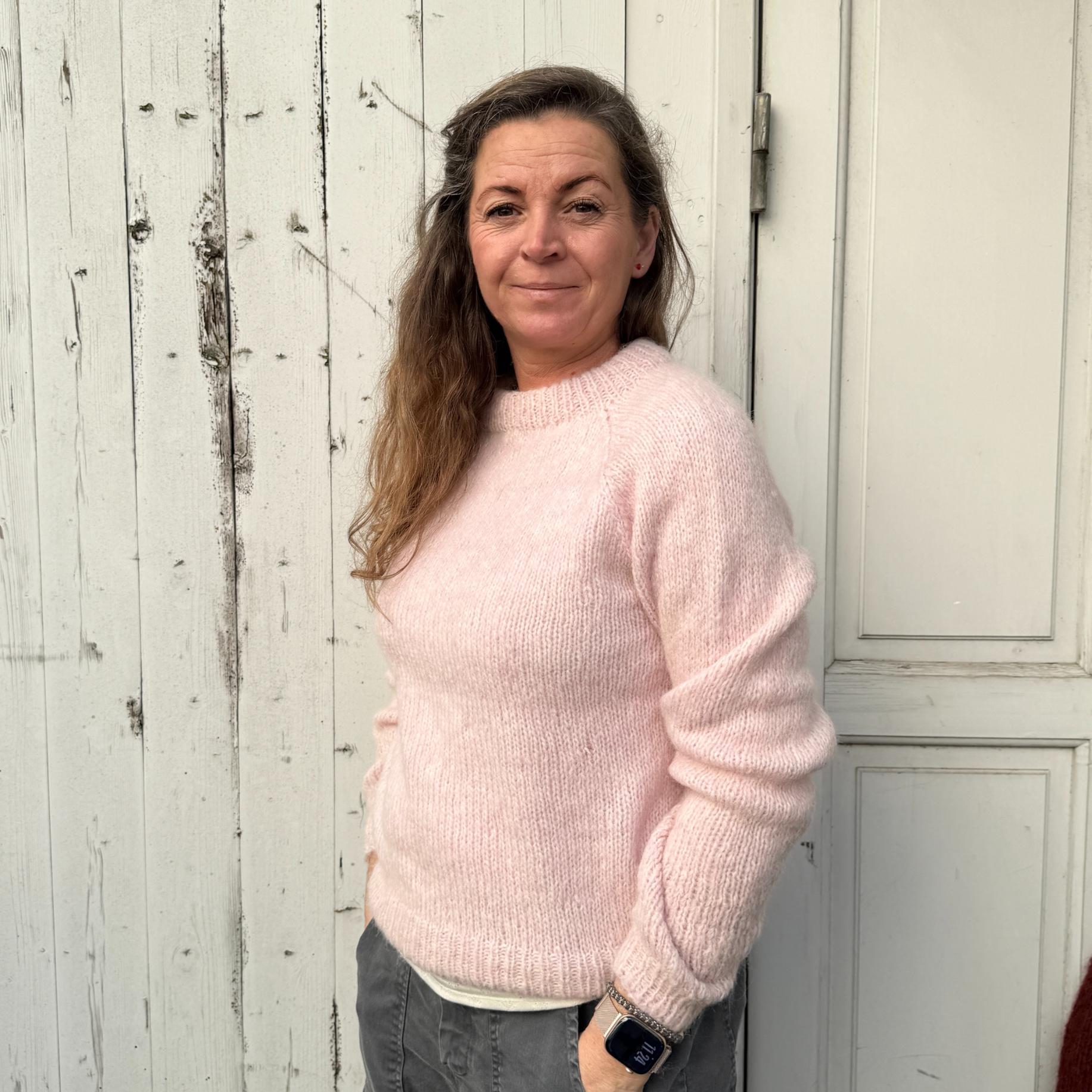 Pæn varm striktrøje fra Coffee Beanies i alpachamix