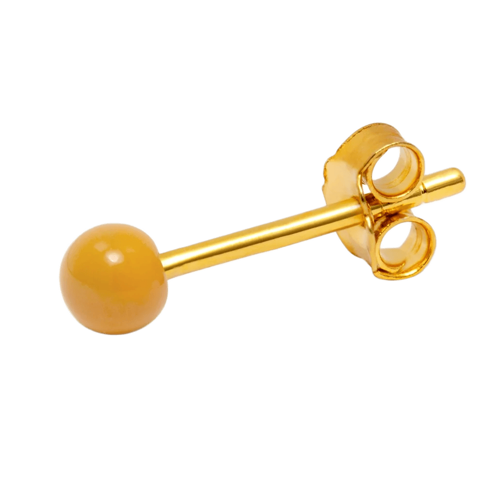 Color ball fra LULU Cph er en ørestik med en enkelt kugle på - denne er marigold som er en dyb gul farve