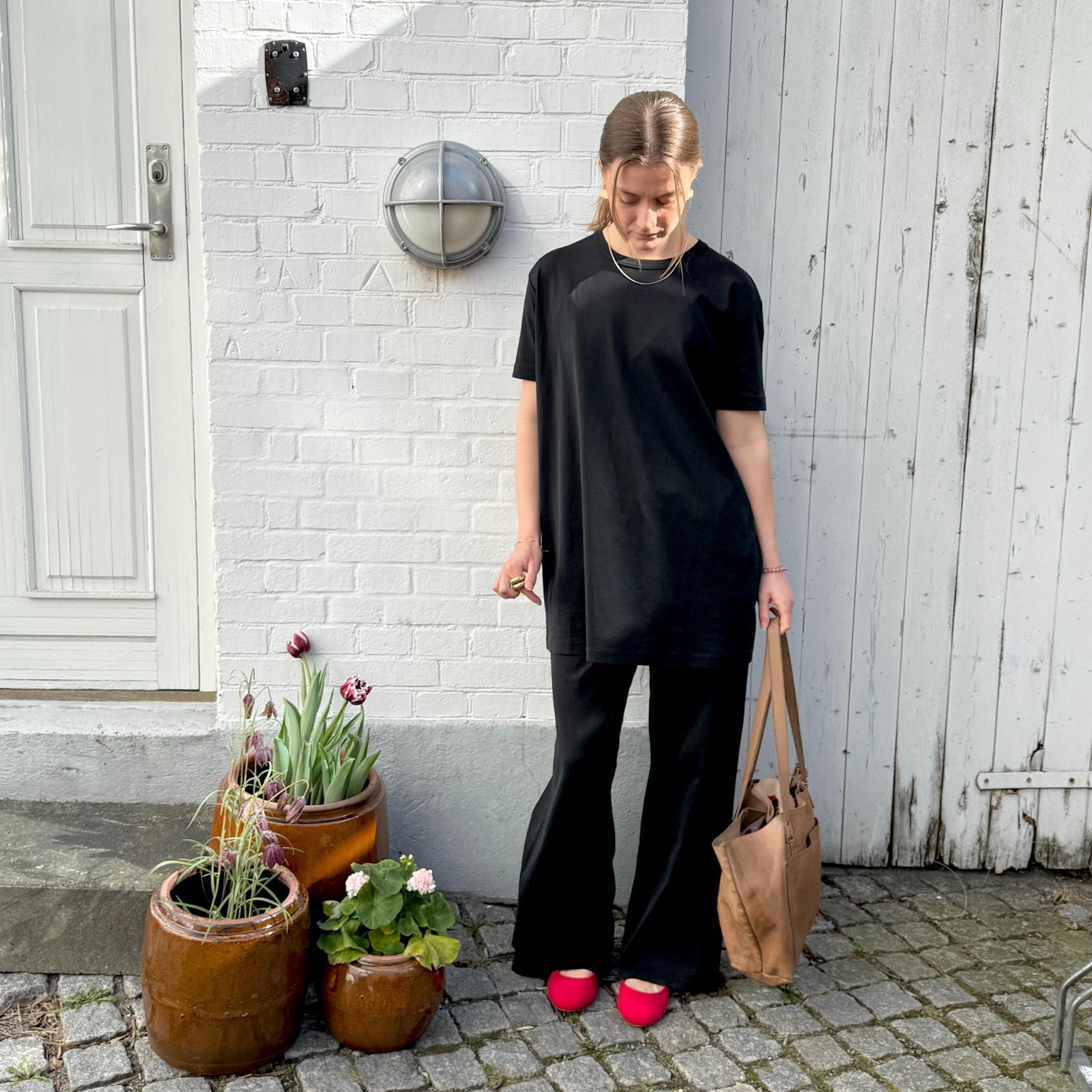 En klassisk DERRET T-shirt fra Crossley med loose fit, korte ærmer og 100% bomuld