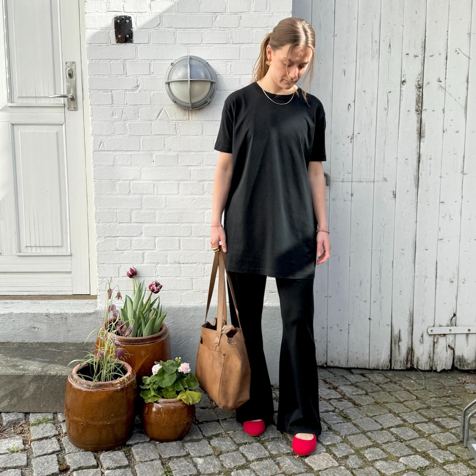 DERRET T-shirt fra Crossley er designet som en klassisk lang T-shirt med oversize fit