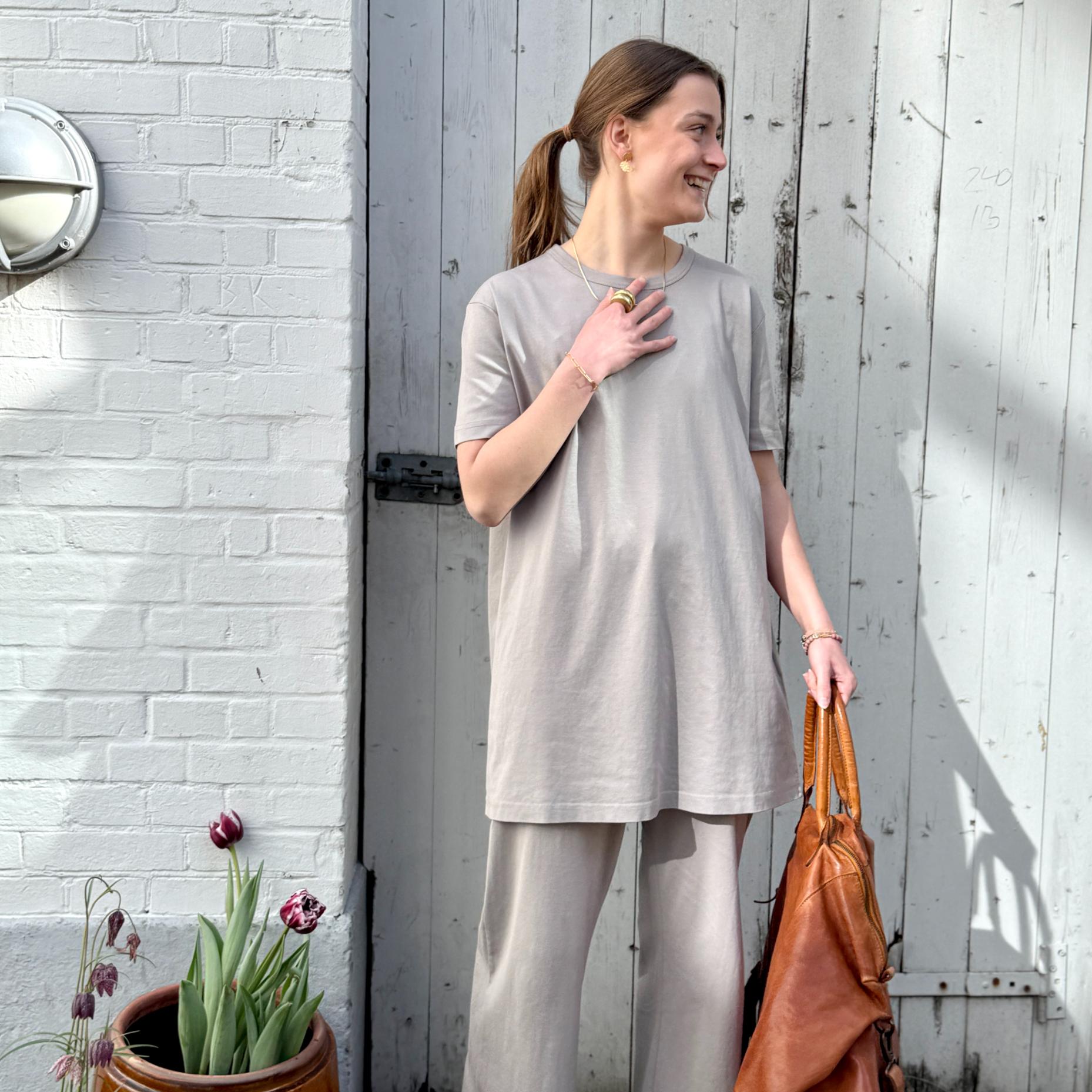 DERRET T-shirt fra Crossley er en kortærmet oversize t-shirt med loose fit i 100% bomuld