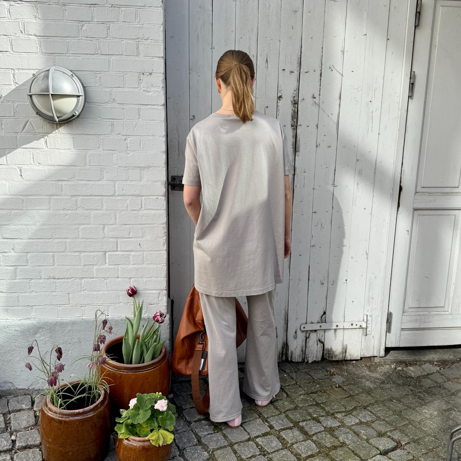 Crossley DERRET T-shirt er fremstillet i 100% bomuld og har et loose fit med oversize look