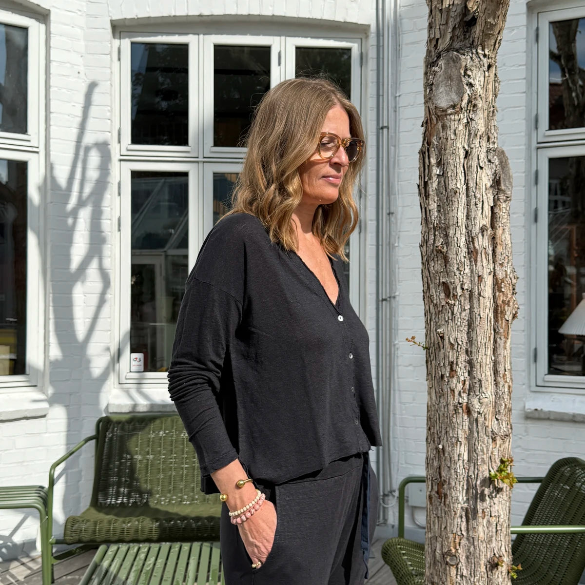 Mørkeblå cardigan i hør fra Crossley