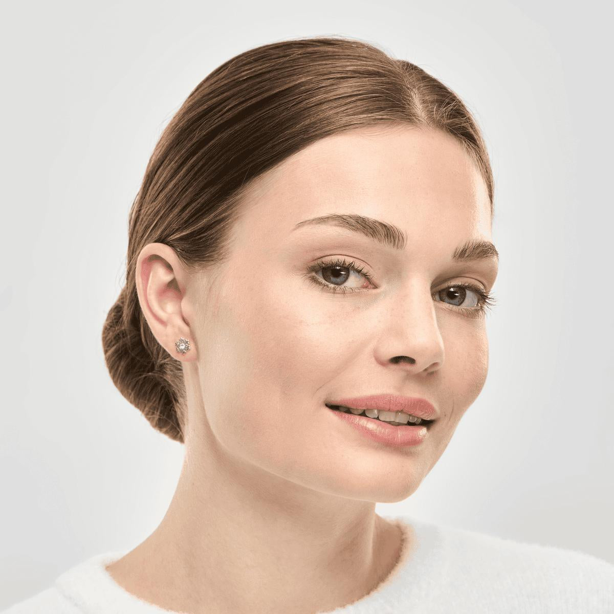 snefnug øreringen på et øre