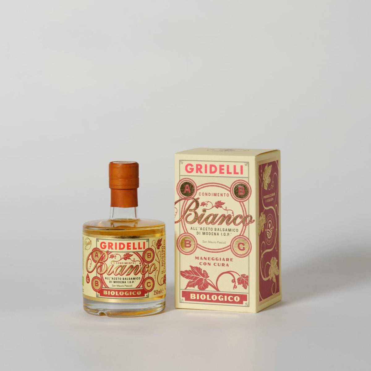 En økologisk hvid balsamico lavet på grønne druer fra området Emilia-Romagna. Denne balsamico er ikke lagret, hvilket giver den en intens og frugtig smag.