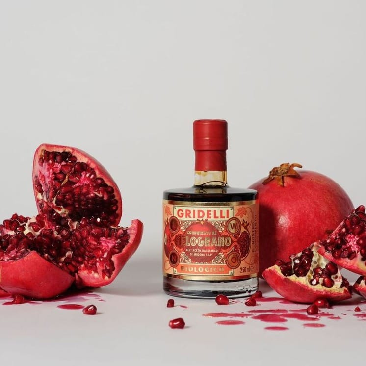 En økologisk mørk balsamico lavet på druer fra området Emilia-Romagna med smag af granatæble.