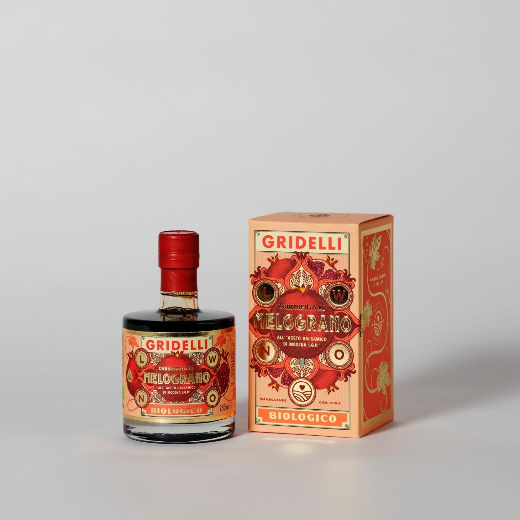En økologisk mørk balsamico lavet på druer fra området Emilia-Romagna med smag af granatæble.