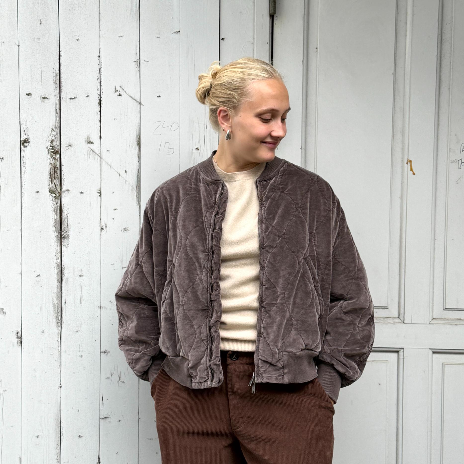 Crossley bomberjacket i en fin grå/brun farve