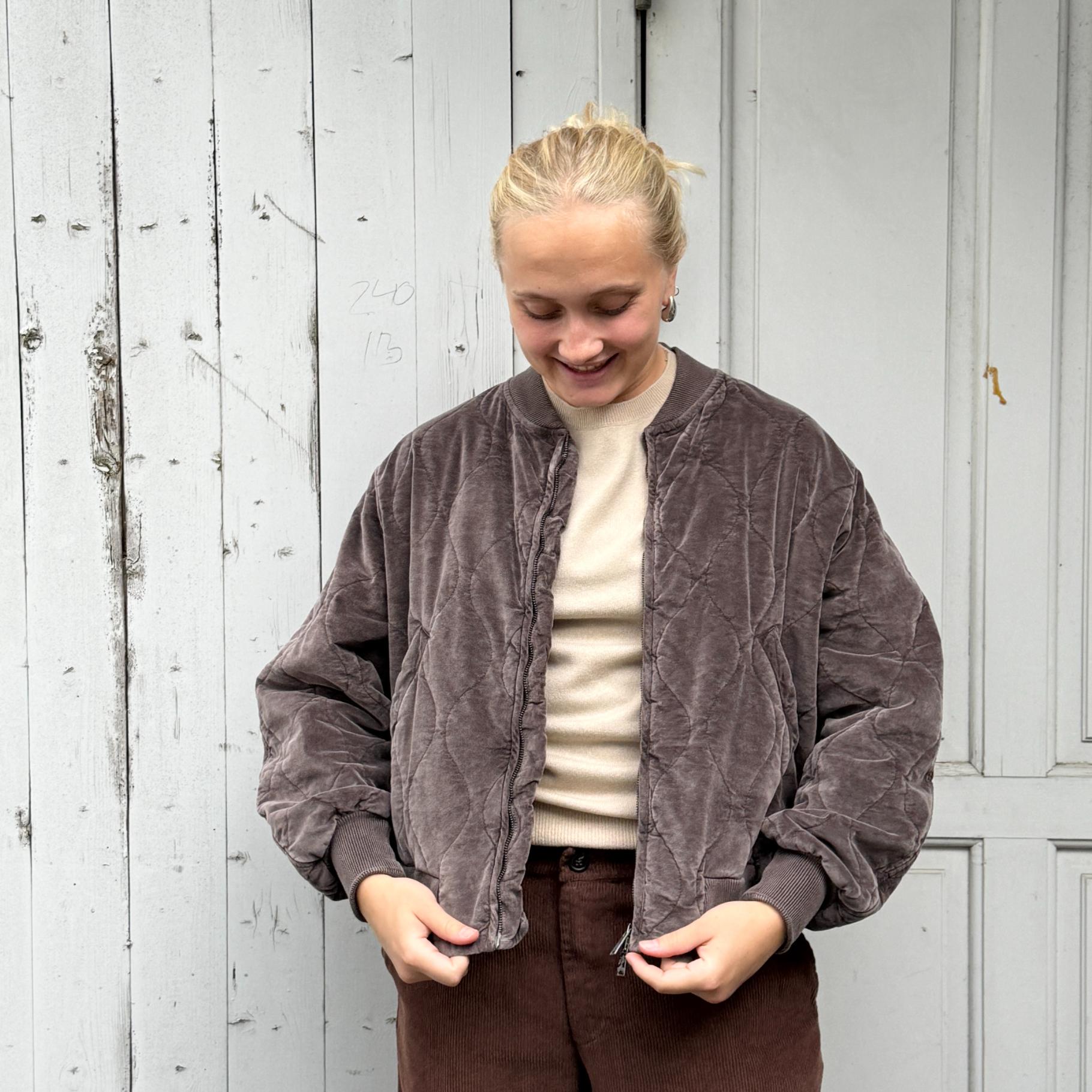 Crossley bomberjacket i en fin grå/brun farve