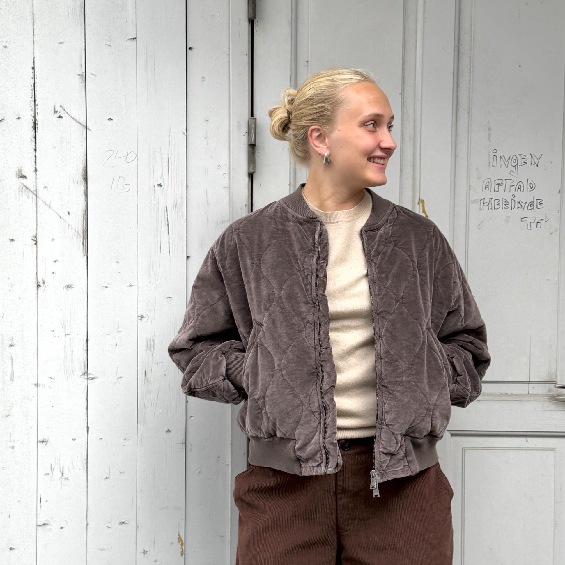 Crossley bomberjacket i en fin grå/brun farve