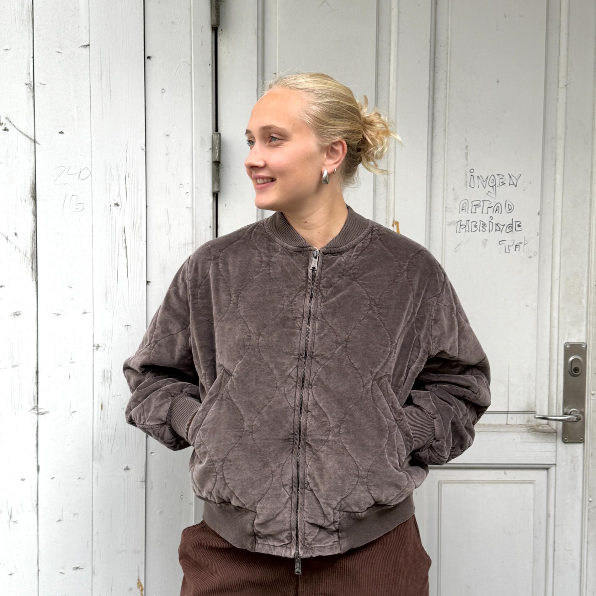 Crossley bomberjacket i en fin grå/brun farve