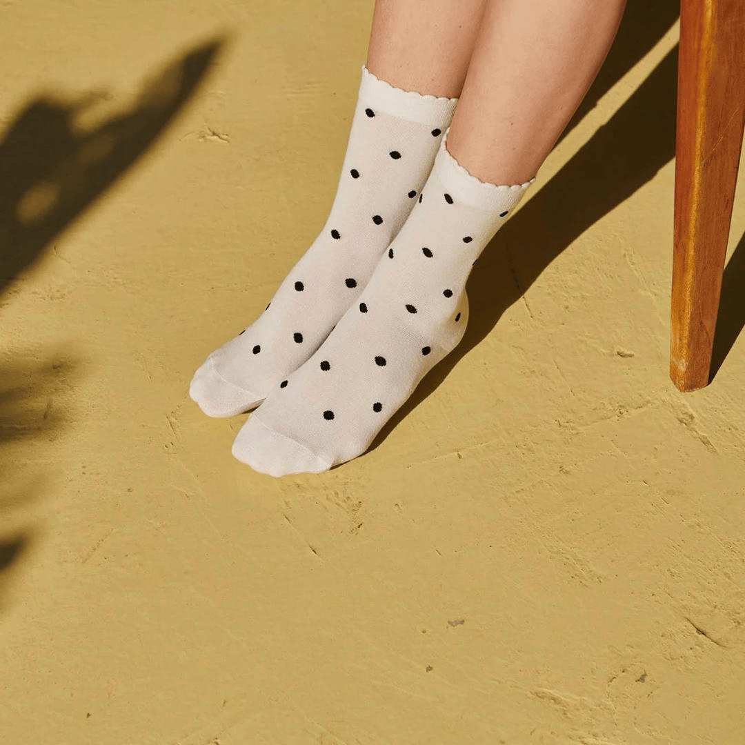 Fin strømpe med sorte dots fra MP