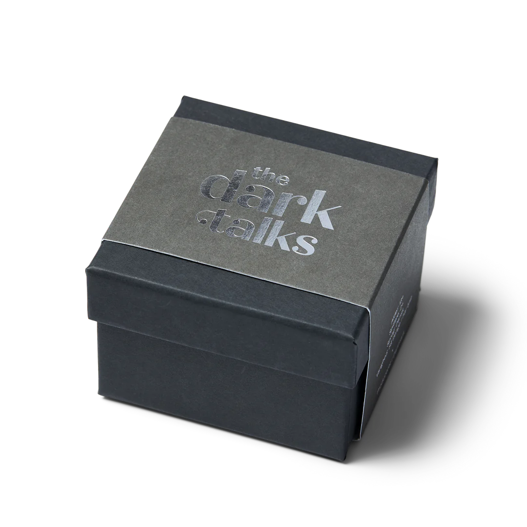 The Dark Talks er et samtalespil lavet af Mørkeland for at flytte de interessante samtaler fra podcasten hjem i din stue. Spørgsmålene kredser om alle de mørke emner og dilemmaer og scenarier, der også bliver vendt i Mørkeland.