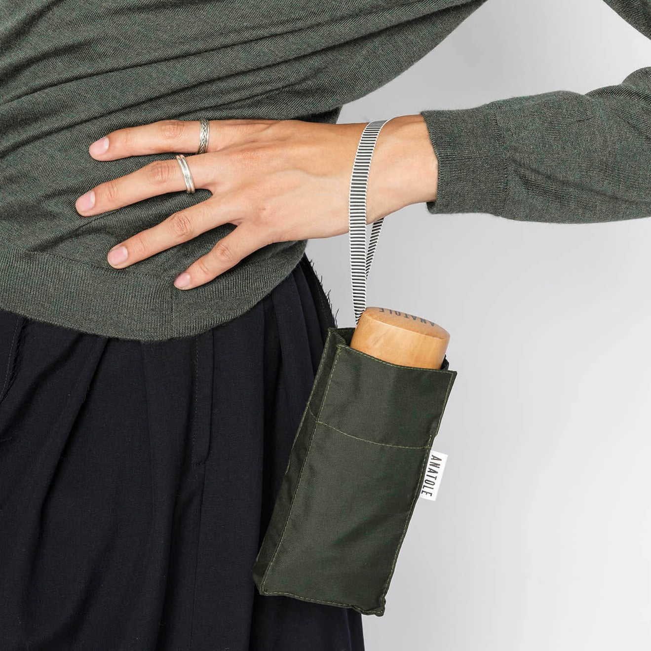 En mørkegrøn mini paraply