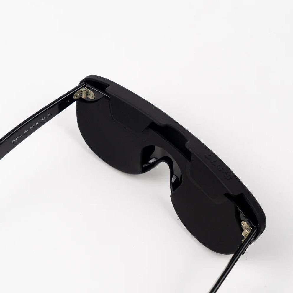 Klassisk sort brilleetui fra Lups The Case i fleksibel silikone