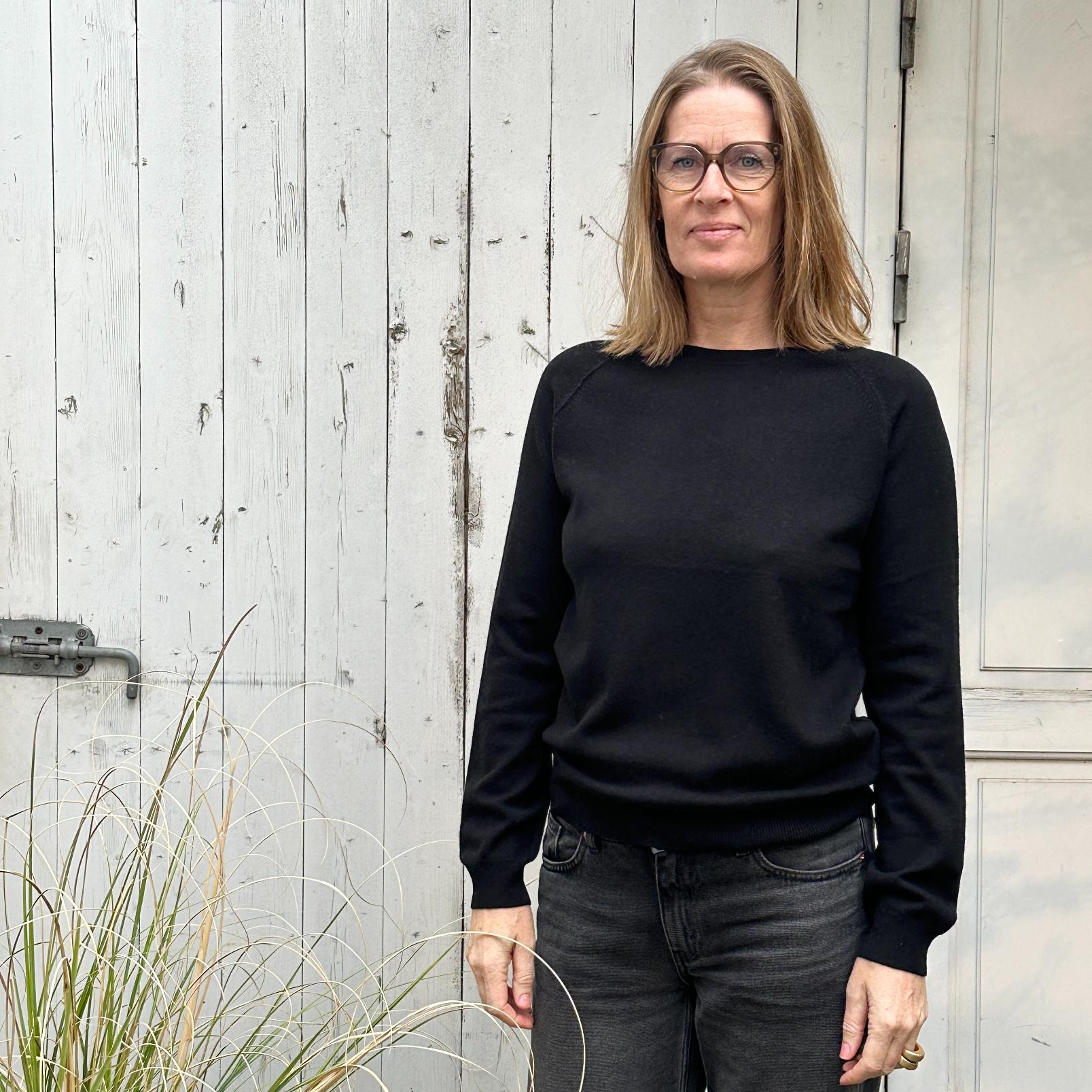 Raglan Crew Neck - Velvet Black