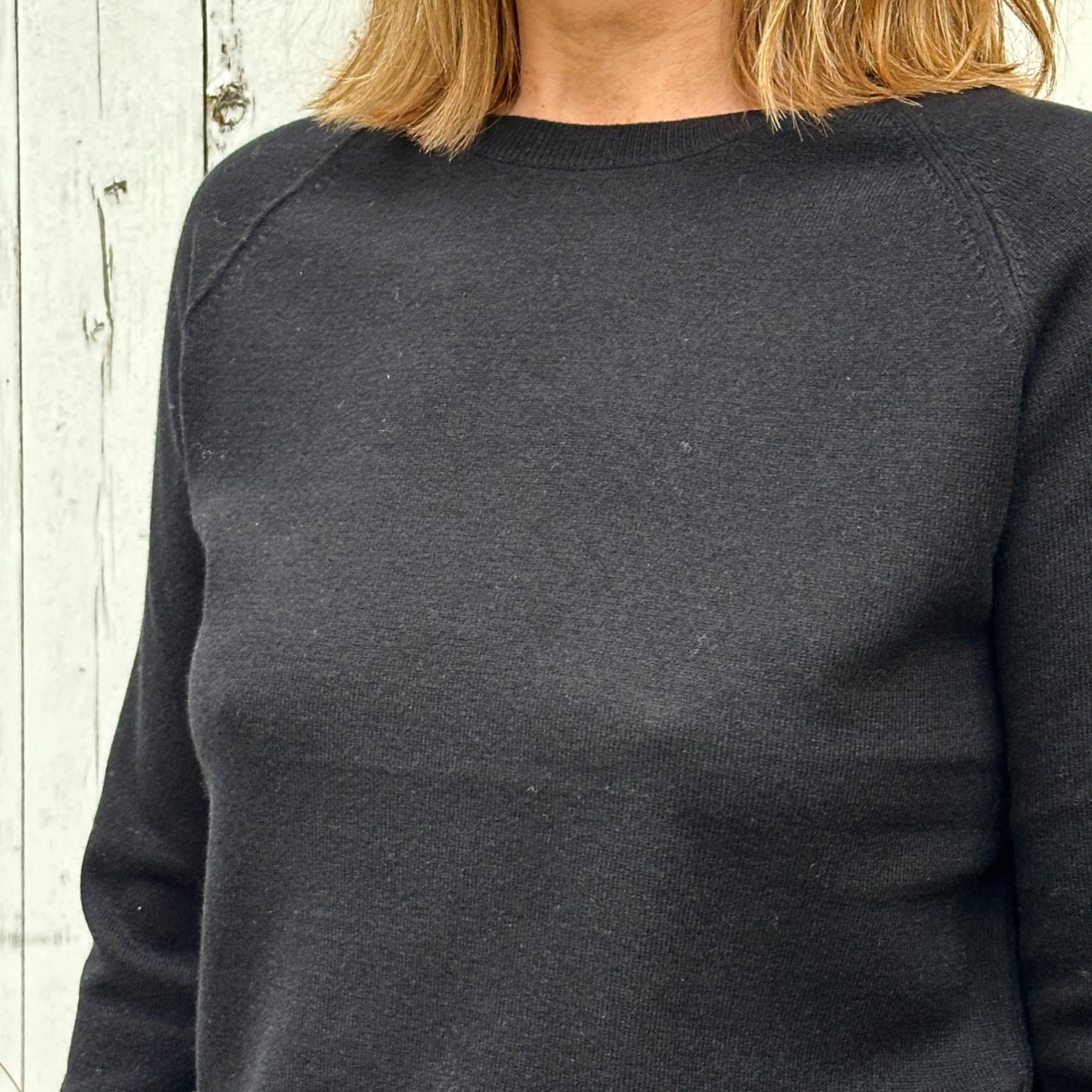 Raglan Crew Neck - Velvet Black