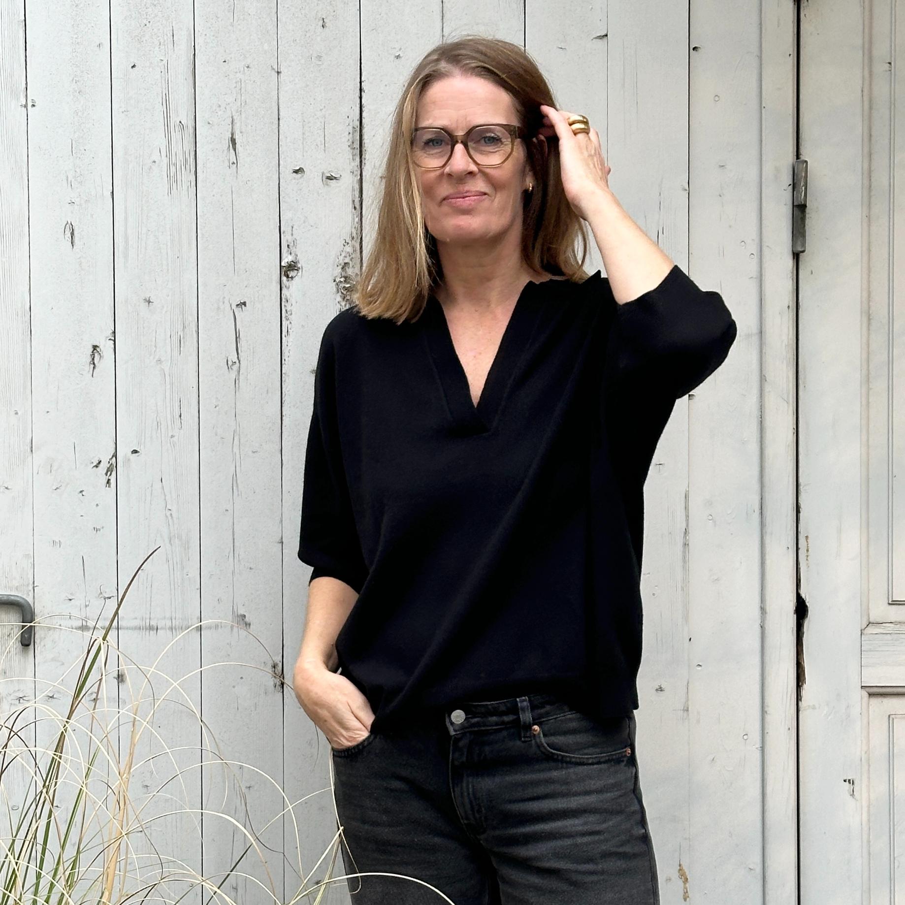 Vibeke V Neck - Velvet Black