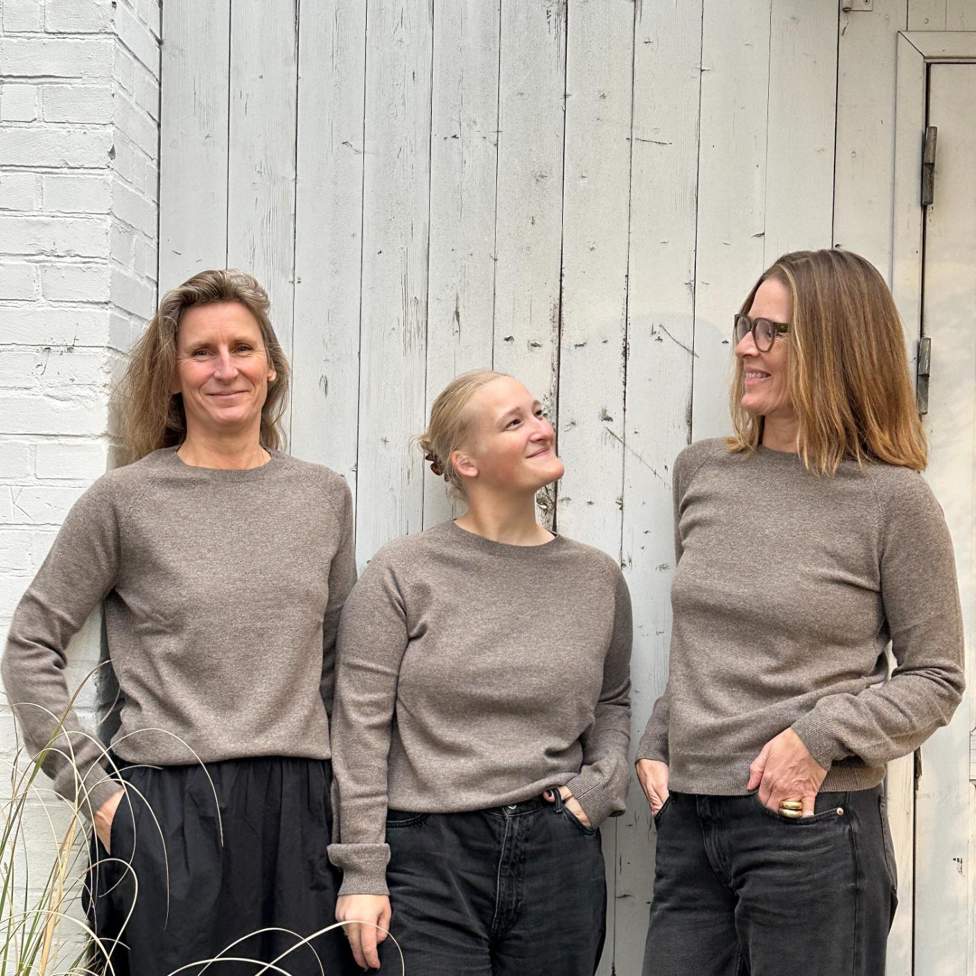 Raglan Crew Neck - Brownstone