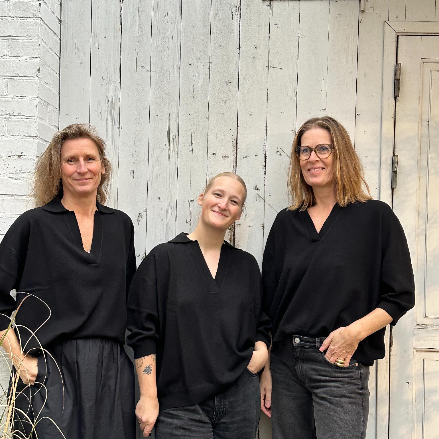 Vibeke V Neck - Velvet Black