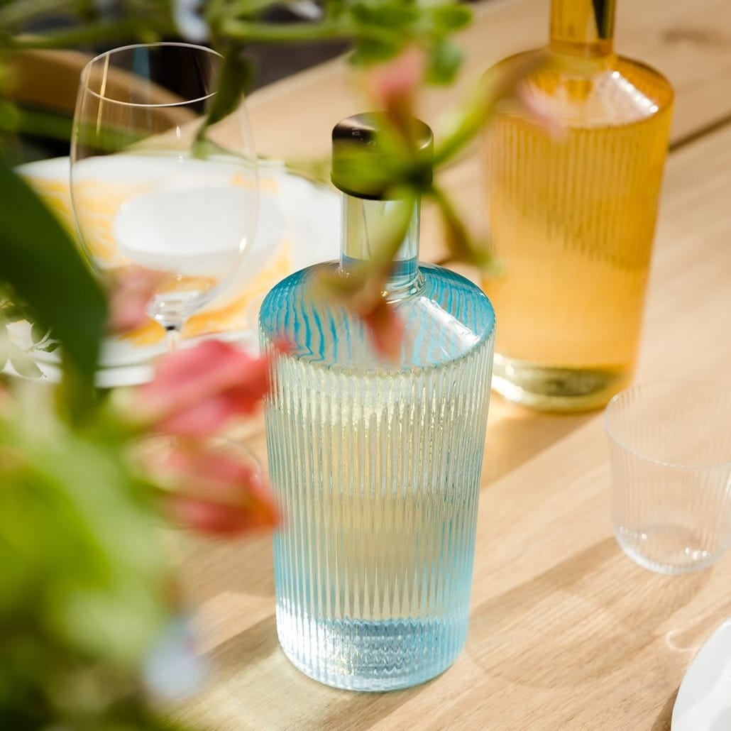 vandflaske i farvet glas. Denne er i farven &