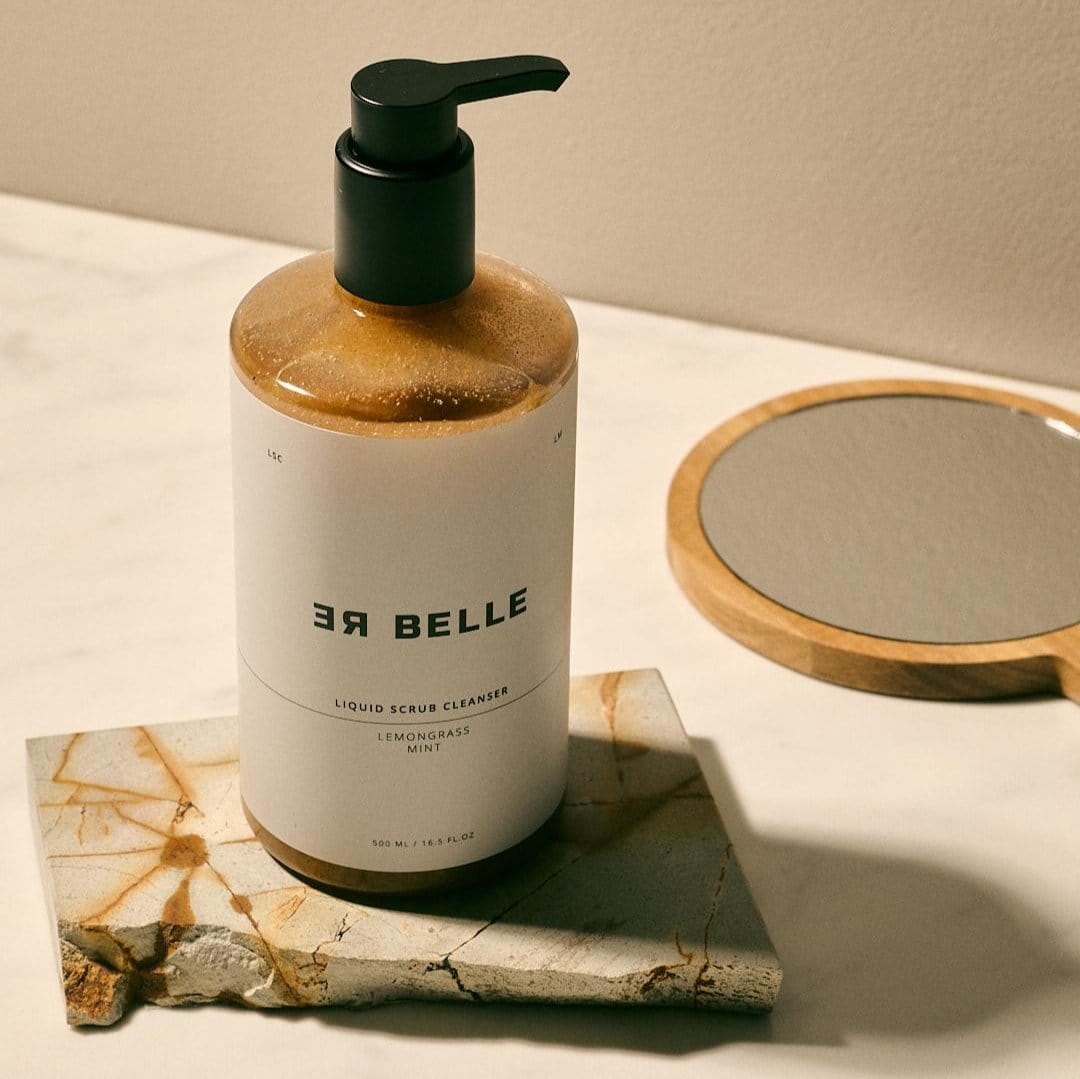 Mild og fugtgivende Scrub cleanser fra Rebelle.