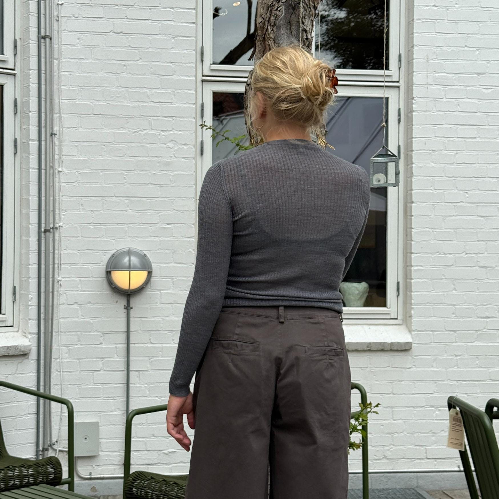 Grå langærmet bluse
