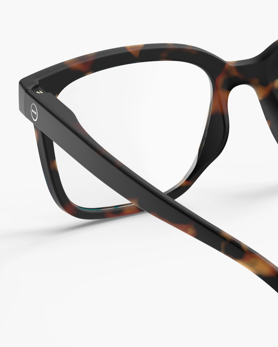 Firkantet læsebrille fra Izipizi i brun skildpade
