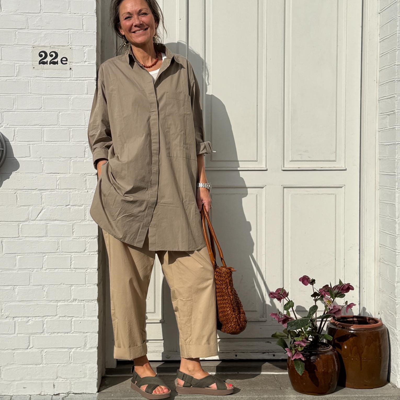 Frau buks i incense i let bomuldspoplin med afslappet og komfortabelt fit