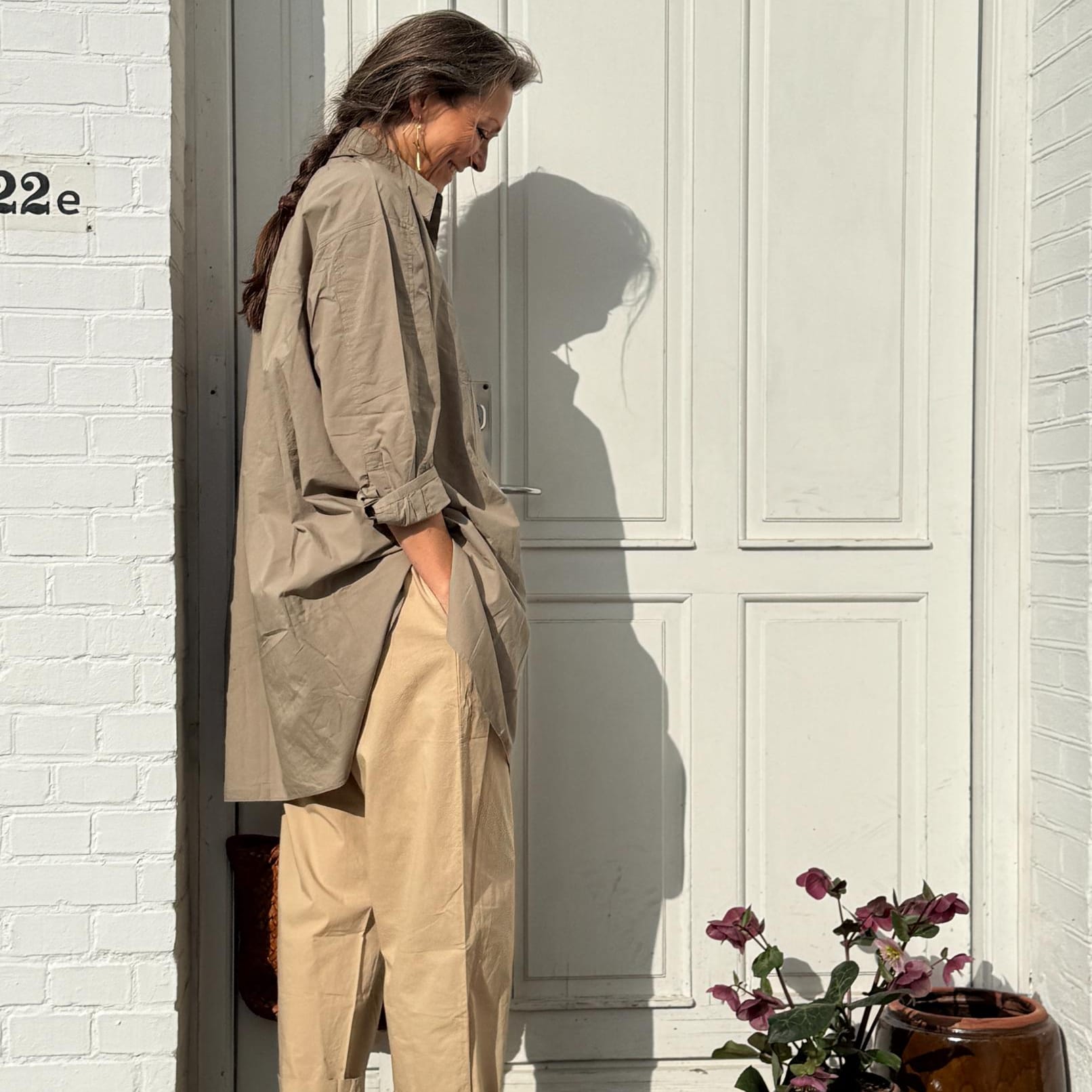 Frau Lyon skjorte i fallen rock med enkel silhuet og rummelig pasform