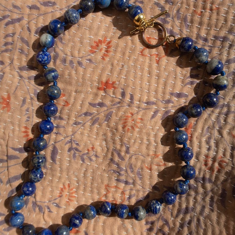 Halskæde fra craft sisters i blue lapis