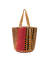 Guanabana tote bag er et stort rund net/taske med to hanke. Tasken er hæklet i beige/brun og lyserøde farver