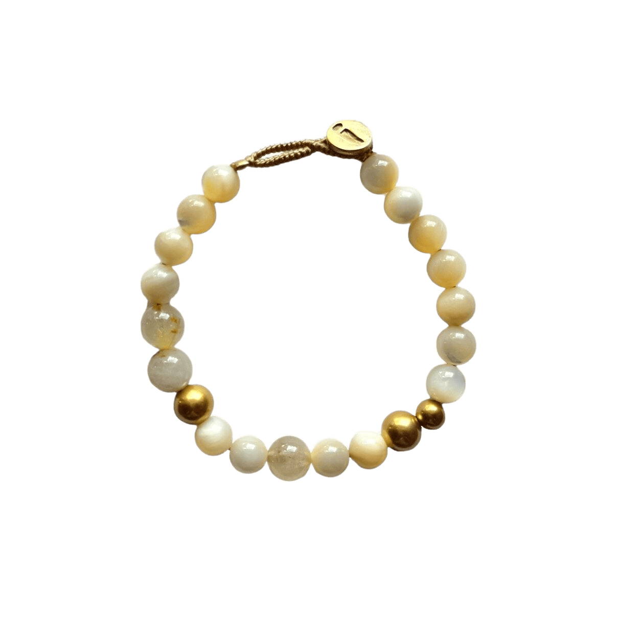 Ibu Jewels armbånd med cremefarvede perler og gyldne detaljer