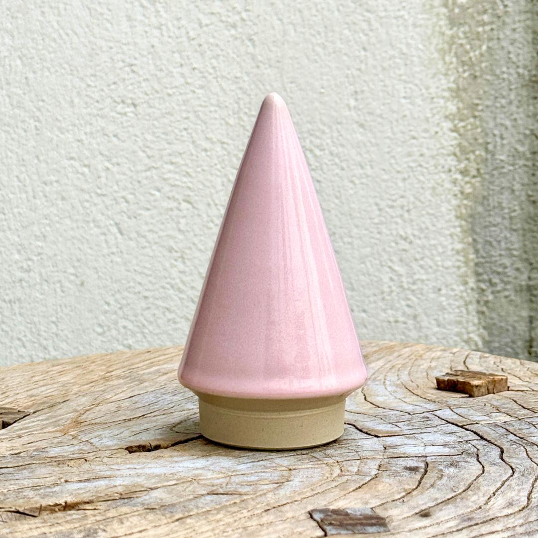 Keramik juletræ med pink glasur fra Julie Damhus - perfekt enkelt og skandinavisk julepynt