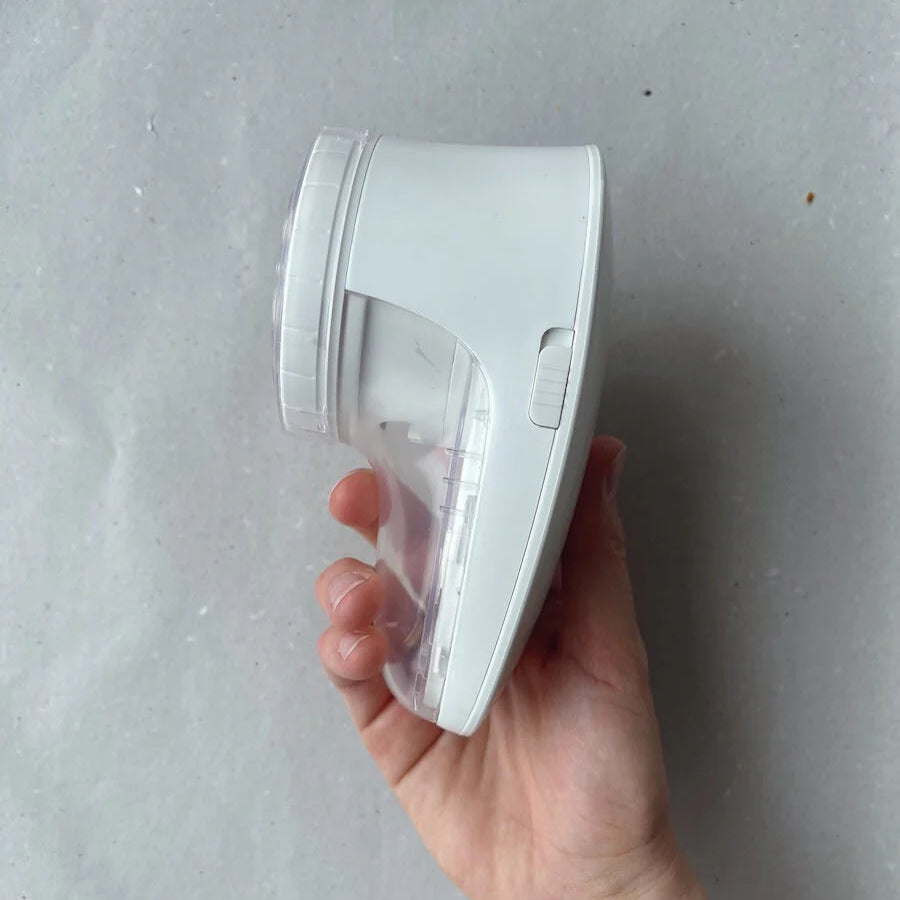 Elektrisk fnugfjerner fra PetiteKnit til at fjerne fnuller på strik